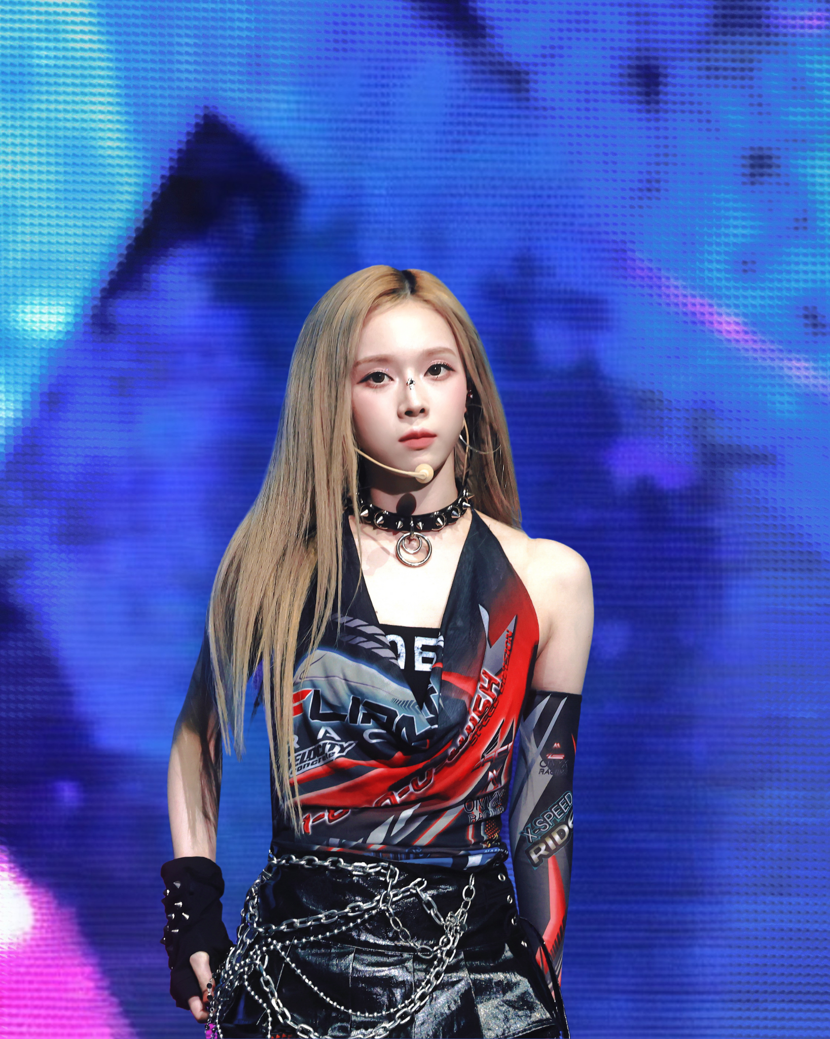 Winter Shines at the 2024 K-World Dream Awards: A Mesmerizing Performance by aespa’s Star